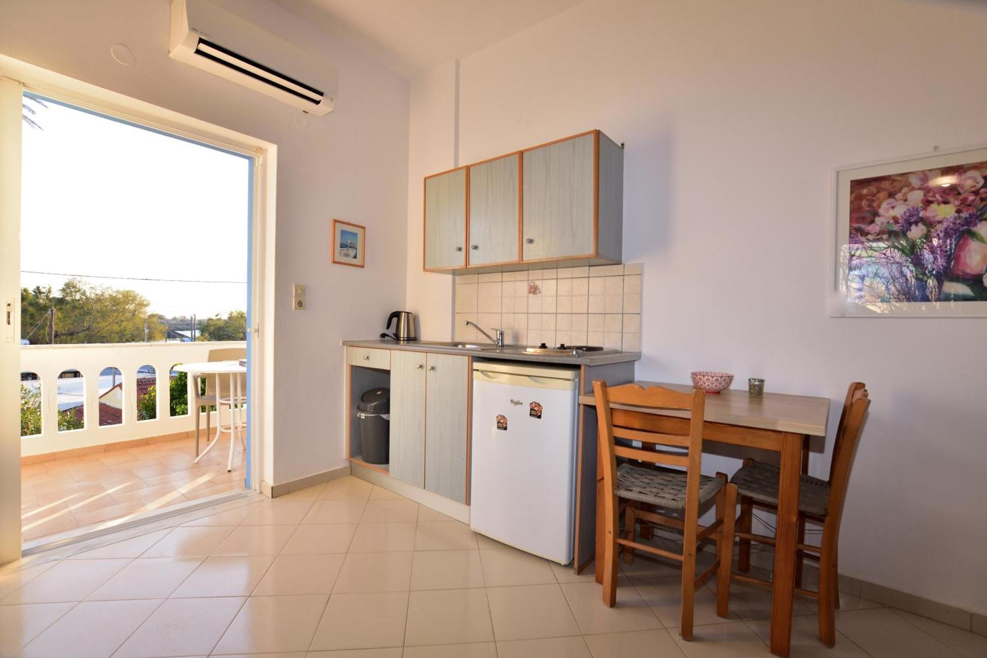Apartment Finikas *